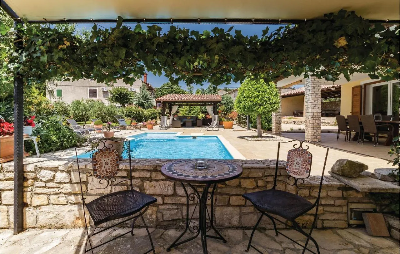 Pet Friendly Home In Manjadvorci With Wifi Dom wakacyjny