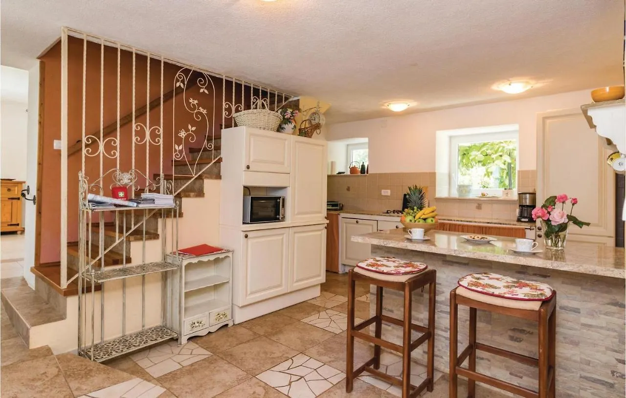 Holiday home Pet Friendly Home In Manjadvorci With Wifi